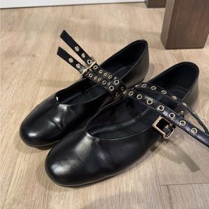 Premium leather ballet flats with grommets